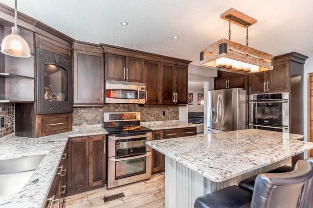 146 Browning Tr, House detached with 3 bedrooms, 4 bathrooms and 8 parking in Barrie ON | Image 4