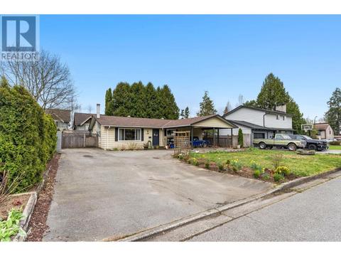 22942 Gilley Avenue, House detached with 3 bedrooms, 2 bathrooms and 5 parking in Maple Ridge BC | Card Image