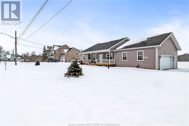 20 Riverside Dr, House detached with 3 bedrooms, 2 bathrooms and null parking in Petitcodiac NB | Image 2