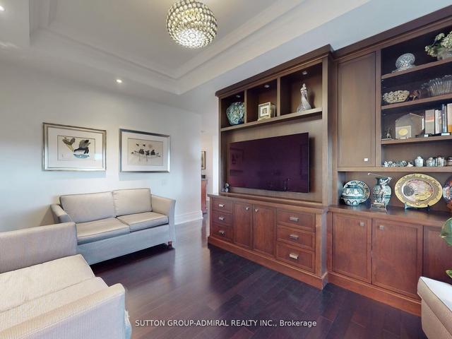 804 - 155 St Clair Ave W, Condo with 2 bedrooms, 3 bathrooms and 2 parking in Toronto ON | Image 2