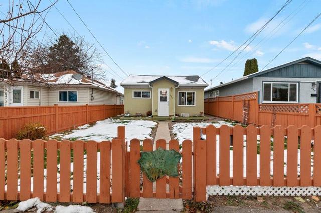 437 Edna Avenue, House detached with 2 bedrooms, 1 bathrooms and 1 parking in Penticton BC | Card Image