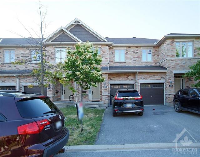 21 Madelon Drive, Townhouse with 3 bedrooms, 3 bathrooms and 2 parking in Ottawa ON | Image 1