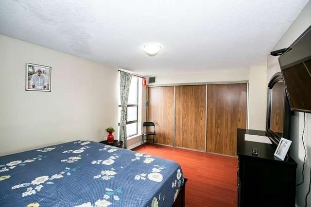 2302 - 18 Knightsbridge Rd, Condo with 3 bedrooms, 2 bathrooms and 1 parking in Brampton ON | Image 2