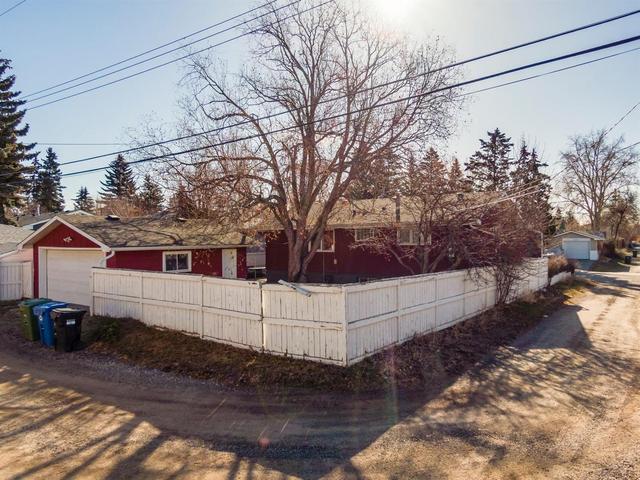 3352 Barr Road Nw, House detached with 5 bedrooms, 2 bathrooms and 2 parking in Calgary AB | Image 36