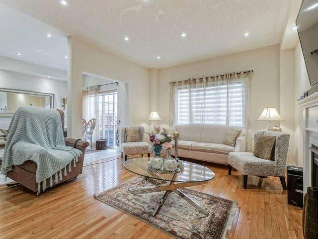 112 Teal Crest Circ, House detached with 4 bedrooms, 4 bathrooms and 3 parking in Brampton ON | Image 2