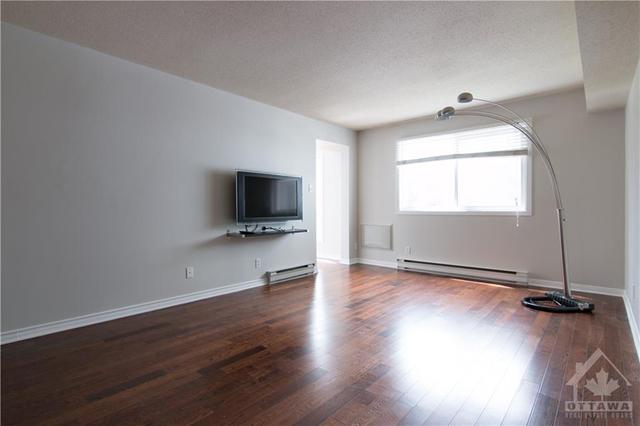 214 - 318 Lorry Greenberg Drive, Condo with 2 bedrooms, 2 bathrooms and 1 parking in Ottawa ON | Image 6