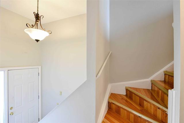 35 Carleton Pl, Townhouse with 3 bedrooms, 2 bathrooms and 2 parking in Brampton ON | Image 13