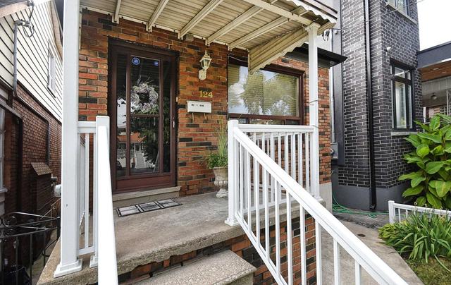 124 Caledonia Rd, House detached with 2 bedrooms, 2 bathrooms and 2 parking in Toronto ON | Image 17