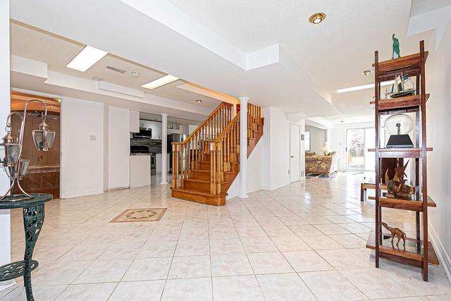 252 Haymer Dr, House detached with 4 bedrooms, 4 bathrooms and 6 parking in Vaughan ON | Image 7