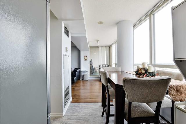 2105 - 400 Webb Dr, Condo with 2 bedrooms, 2 bathrooms and 1 parking in Mississauga ON | Image 8