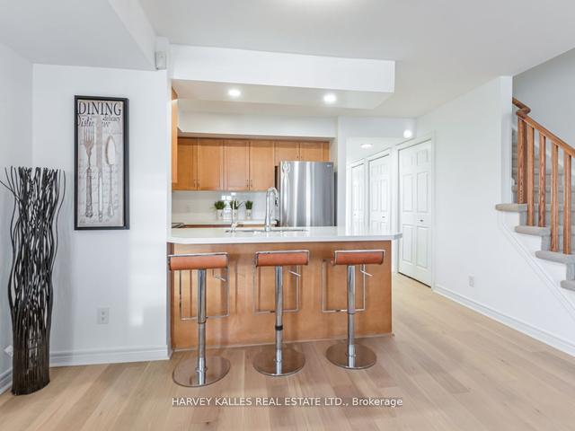 301 - 2 Brian Peck Cres, Townhouse with 3 bedrooms, 2 bathrooms and 2 parking in Toronto ON | Image 5