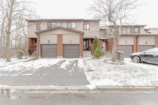 88 Carleton Pl, Townhouse with 4 bedrooms, 3 bathrooms and 2 parking in Brampton ON | Image 1