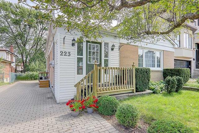 223 Willowdale Ave, House detached with 3 bedrooms, 2 bathrooms and 5 parking in Toronto ON | Image 1