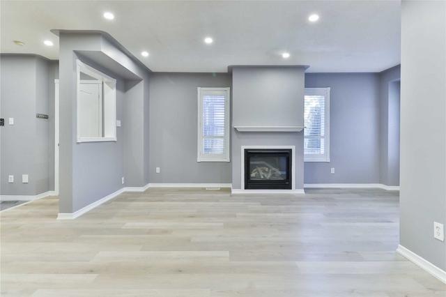 73 Monaco Crt, House attached with 3 bedrooms, 3 bathrooms and 3 parking in Brampton ON | Image 4