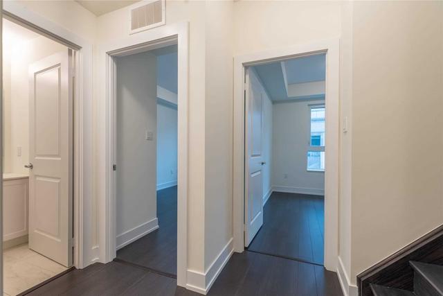 11 - 52 Holmes Ave, Townhouse with 2 bedrooms, 2 bathrooms and 1 parking in Toronto ON | Image 2