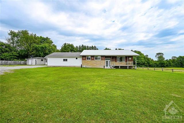 103 County Road 1 Road, House detached with 3 bedrooms, 2 bathrooms and 12 parking in Elizabethtown Kitley ON | Card Image
