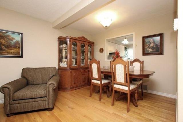 5 Red Robinway Way, Townhouse with 3 bedrooms, 3 bathrooms and 1 parking in Toronto ON | Image 4