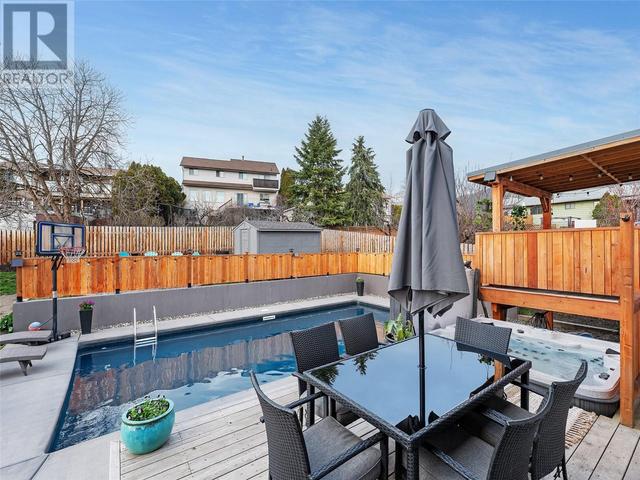 1205 25 Avenue, House detached with 4 bedrooms, 2 bathrooms and 4 parking in Vernon BC | Image 36