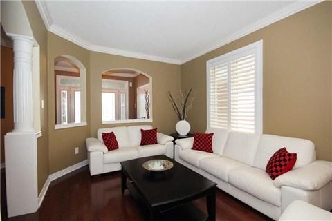 74 Bainsville Circ, House detached with 4 bedrooms, 5 bathrooms and 4 parking in Brampton ON | Image 4