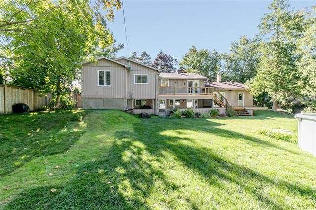 27 Tyndale Rd, House detached with 3 bedrooms, 3 bathrooms and 4 parking in Barrie ON | Image 2