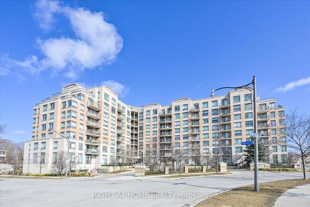 818 - 16 Dallimore Circ, Condo with 2 bedrooms, 2 bathrooms and 1 parking in Toronto ON | Image 1