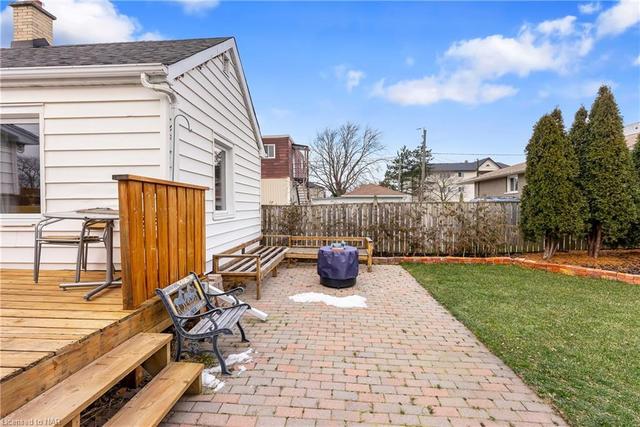 93 Pelham Road, House detached with 3 bedrooms, 1 bathrooms and 6 parking in St. Catharines ON | Image 33