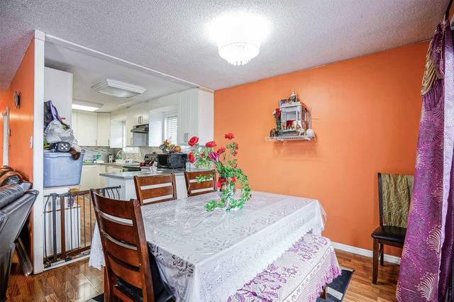 29 Gainsborough Rd E, House semidetached with 3 bedrooms, 2 bathrooms and 6 parking in Brampton ON | Image 10