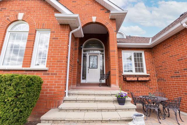 2325 Canterbury Cres, House detached with 3 bedrooms, 3 bathrooms and 6 parking in Pickering ON | Image 12