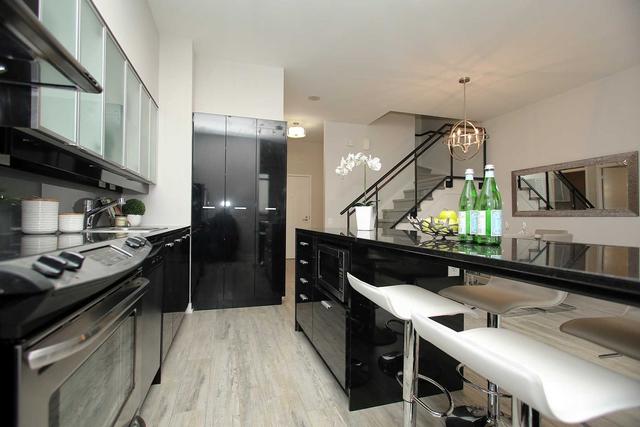 th6 - 33 Singer Crt, Townhouse with 2 bedrooms, 3 bathrooms and 1 parking in Toronto ON | Image 33