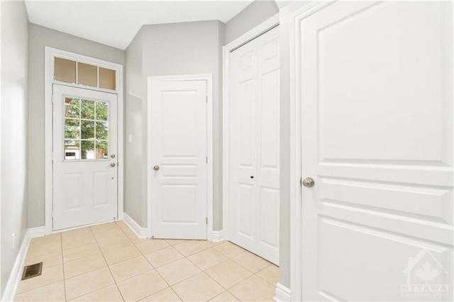 410 Grey Seal Circle, Townhouse with 3 bedrooms, 3 bathrooms and 3 parking in Ottawa ON | Image 11