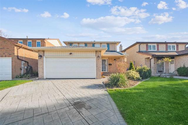 15 Hillbeck Cres, House detached with 3 bedrooms, 3 bathrooms and 4 parking in Toronto ON | Card Image