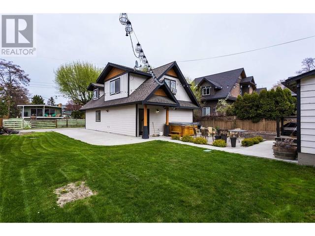 876 Rowcliffe Avenue, House detached with 5 bedrooms, 3 bathrooms and 6 parking in Kelowna BC | Image 6