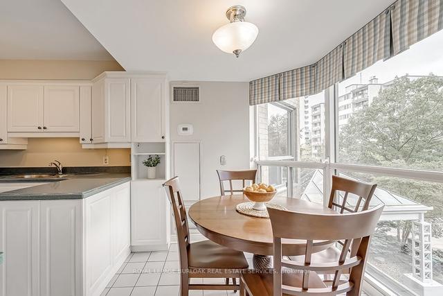 303 - 2190 Lakeshore Rd, Condo with 2 bedrooms, 2 bathrooms and 1 parking in Burlington ON | Image 5
