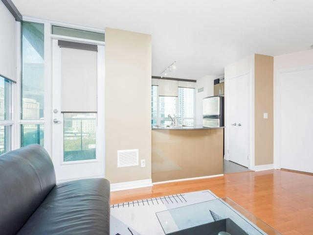 1002 - 16 Yonge St, Condo with 2 bedrooms, 2 bathrooms and 1 parking in Toronto ON | Image 5