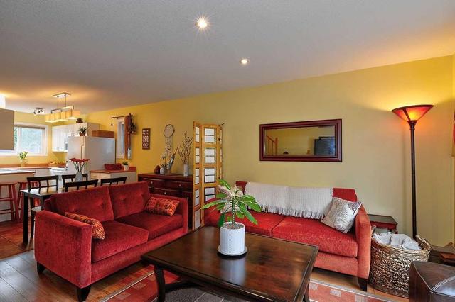 10 - 3135 Walnut St, Townhouse with 2 bedrooms, 2 bathrooms and 2 parking in Kelowna BC | Image 3
