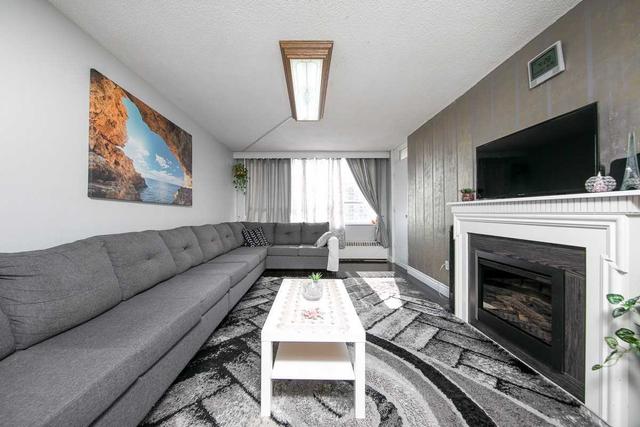 1810 - 340 Dixon Rd, Condo with 3 bedrooms, 2 bathrooms and 1 parking in Toronto ON | Image 16