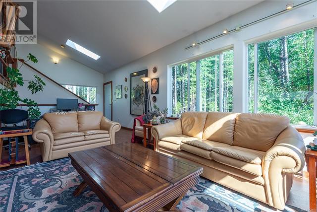 488 Cape Mudge Rd, House detached with 4 bedrooms, 2 bathrooms and 10 parking in Strathcona C BC | Image 7