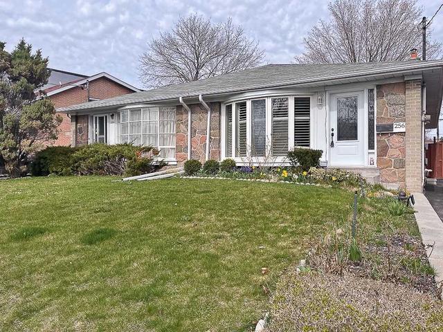 256 Roywood Dr, House semidetached with 3 bedrooms, 2 bathrooms and 4 parking in Toronto ON | Image 1