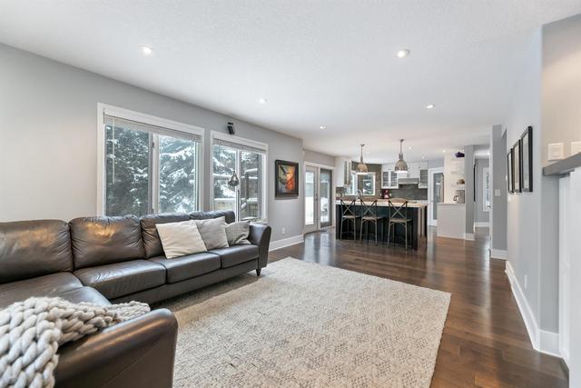 212 Shawnee Manor Sw, House detached with 4 bedrooms, 3 bathrooms and 5 parking in Calgary AB | Image 17