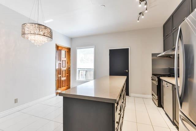 5 Euclid Pl, House attached with 3 bedrooms, 2 bathrooms and 1 parking in Toronto ON | Image 7