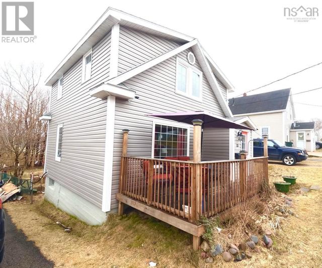 33 Central Street, House detached with 2 bedrooms, 1 bathrooms and null parking in Cape Breton NS | Image 3