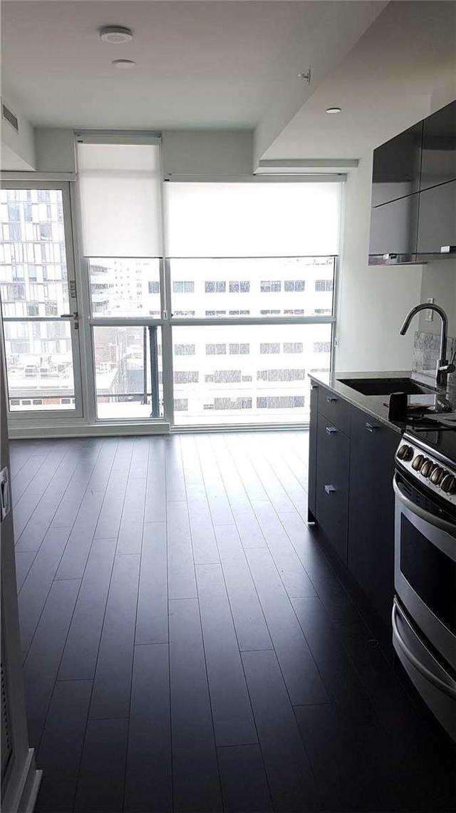 1003 - 290 Adelaide St W, Condo with 0 bedrooms, 1 bathrooms and 0 parking in Toronto ON | Image 2