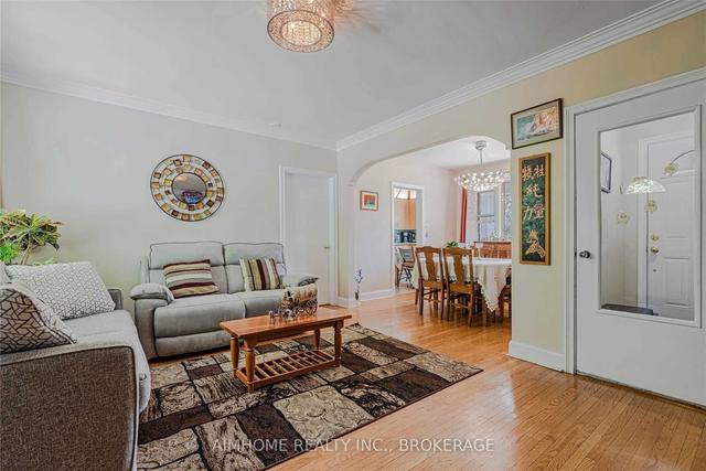 6 Roycrest Ave, House detached with 3 bedrooms, 2 bathrooms and 3 parking in Toronto ON | Image 18