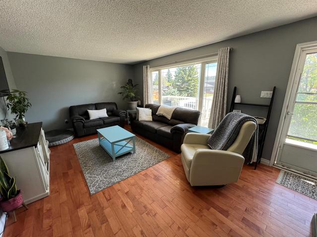 154 Maligne Drive, House detached with 4 bedrooms, 2 bathrooms and 5 parking in Hinton AB | Image 3