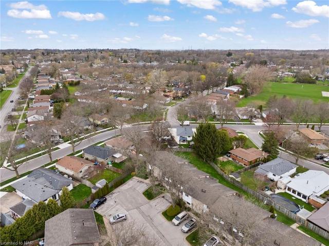 7 - 5815 Swayze Drive, House attached with 3 bedrooms, 1 bathrooms and 1 parking in Niagara Falls ON | Image 14