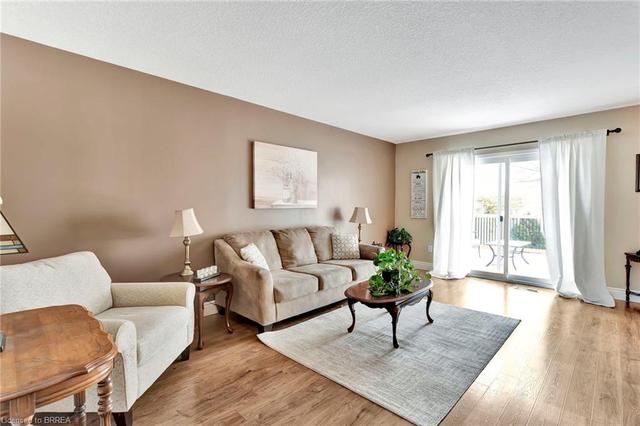 32 Whitlaw Way, House semidetached with 3 bedrooms, 2 bathrooms and 3 parking in Brant ON | Image 3