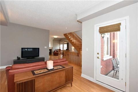 179 Lakeshore Rd E, Townhouse with 3 bedrooms, 4 bathrooms and 3 parking in Mississauga ON | Image 8