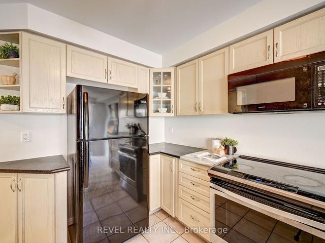 29 Irene Cres, House attached with 3 bedrooms, 3 bathrooms and 3 parking in Brampton ON | Image 10