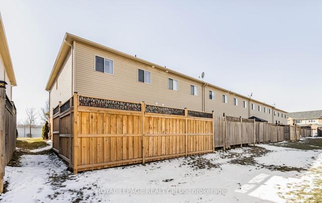 39 Redcedar Cres, House attached with 3 bedrooms, 3 bathrooms and 2 parking in Hamilton ON | Image 25