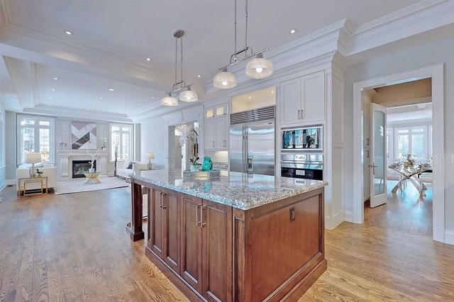 2 Geranium Crt, House detached with 5 bedrooms, 7 bathrooms and 9 parking in Toronto ON | Image 3